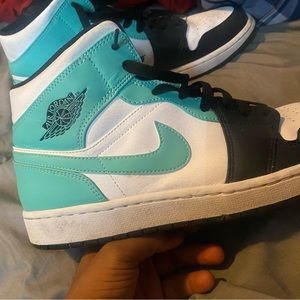 Jordan 1 Mid Tropical Twist